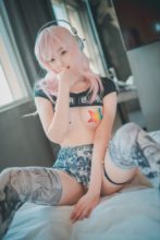［COS写真］Bambi (밤비) Sonico-w Micro-top (Super Sonico) [35P 539MB]